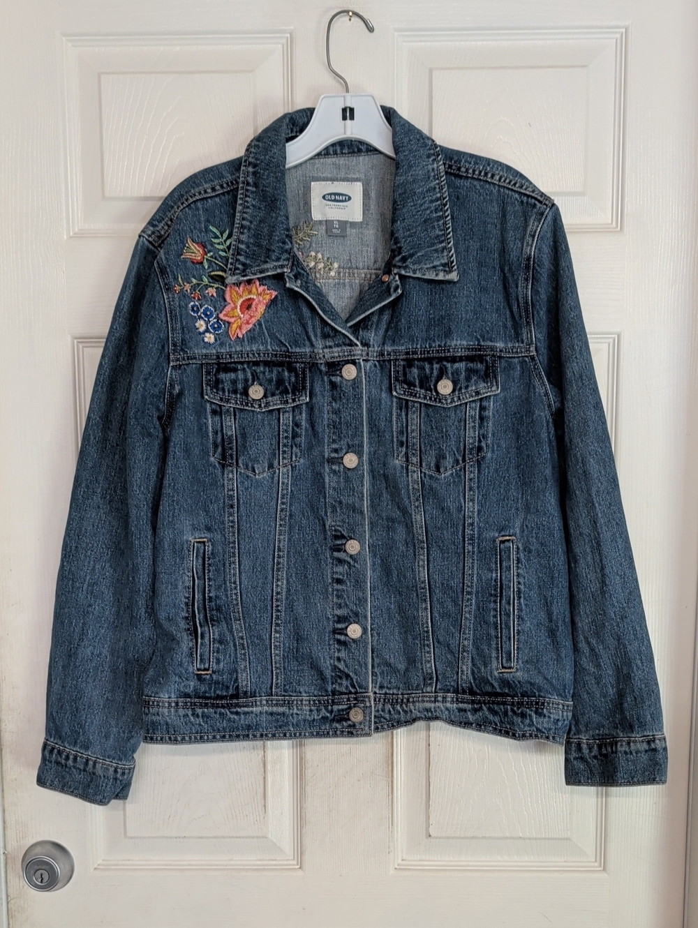OLD NAVY FLORAL EMBROIDERED DENIM JACKET IN MEDIUM WASH Women XL